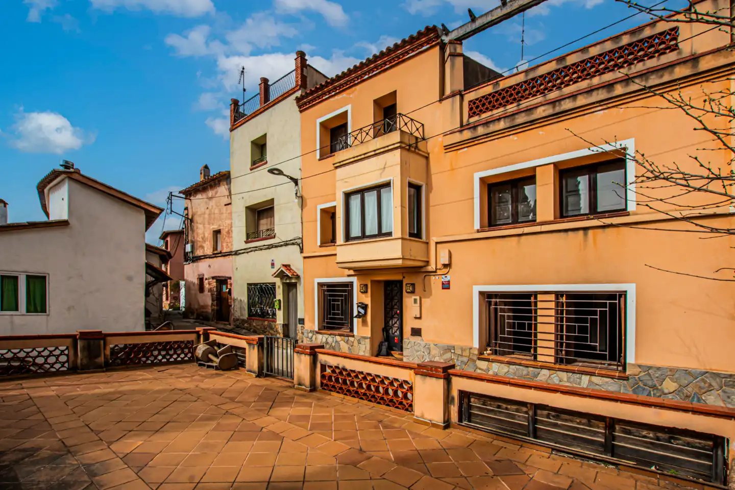 Vista exterior de Casa adosada en venda en Vacarisses amb Piscina, Balcó i Alarma