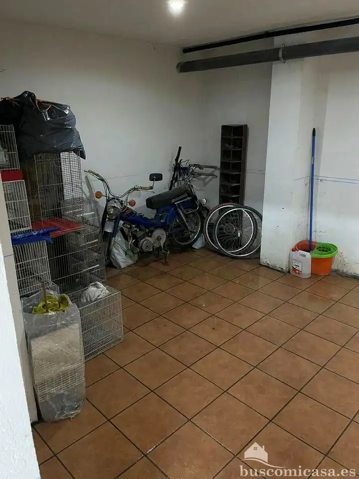 Garaje en venta en Linares