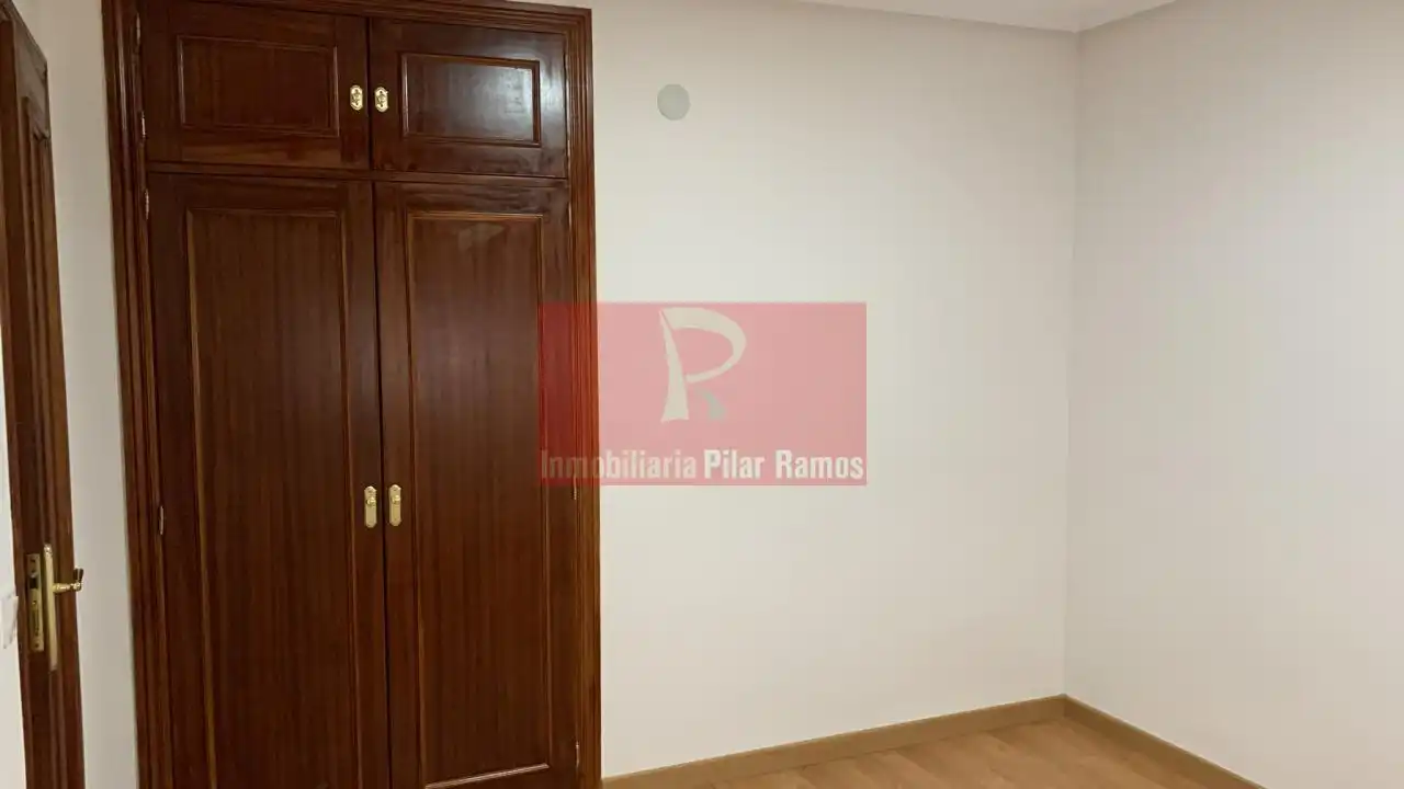 Habitación de Piso en venta en León Capital  con Calefacción, Parquet y Trastero