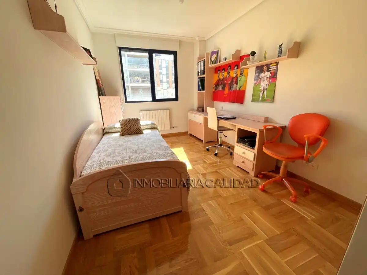 Bedroom of Flat for rent in Burgos  with Heating and Furnished