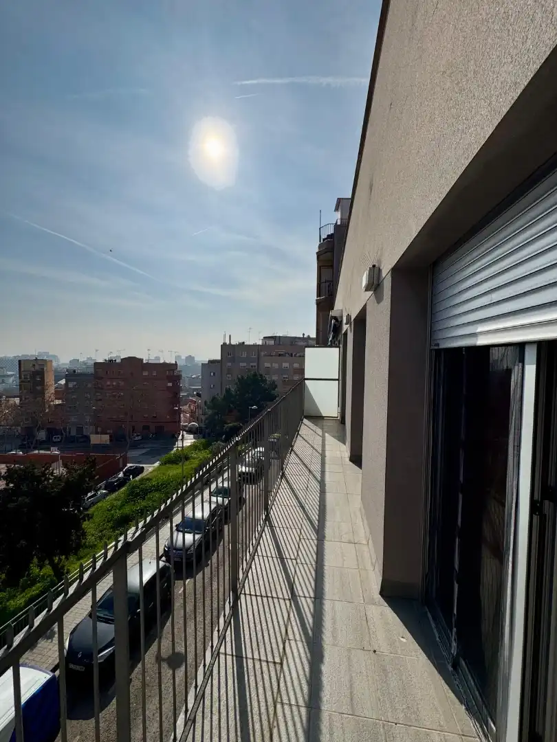 Vista exterior de Piso en venta en Badalona con Aire acondicionado, Calefacción y Terraza