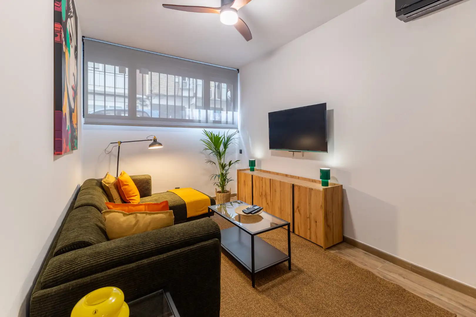 Sala d'estar de Apartament de lloguer en Madrid amb Aire condicionat, Calefacció i Moblat