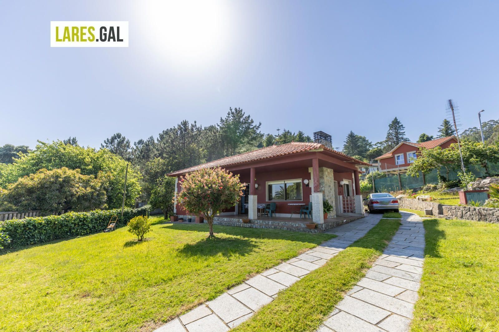 Jardí de Casa o xalet en venda en Cangas  amb Jardí privat, Terrassa i Traster