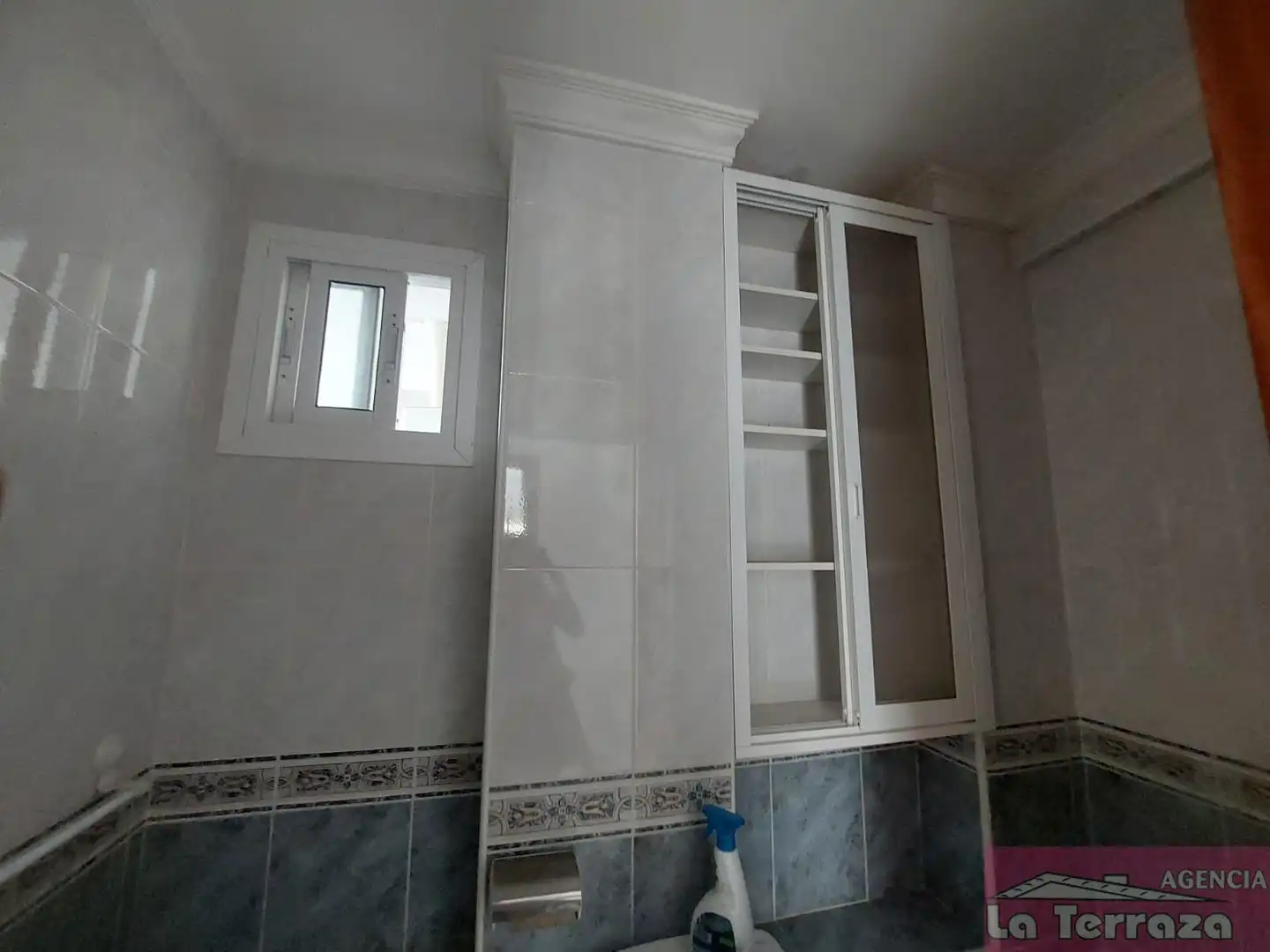Bathroom of Flat for sale in Estepona Pueblo