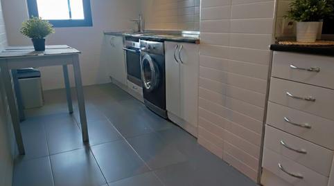 Foto 2 de Apartamento en venta en Calle Teruel, Los Lirios,  Logroño