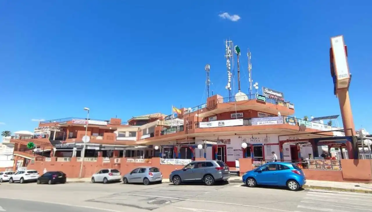 Vista exterior de Local en venta en Orihuela