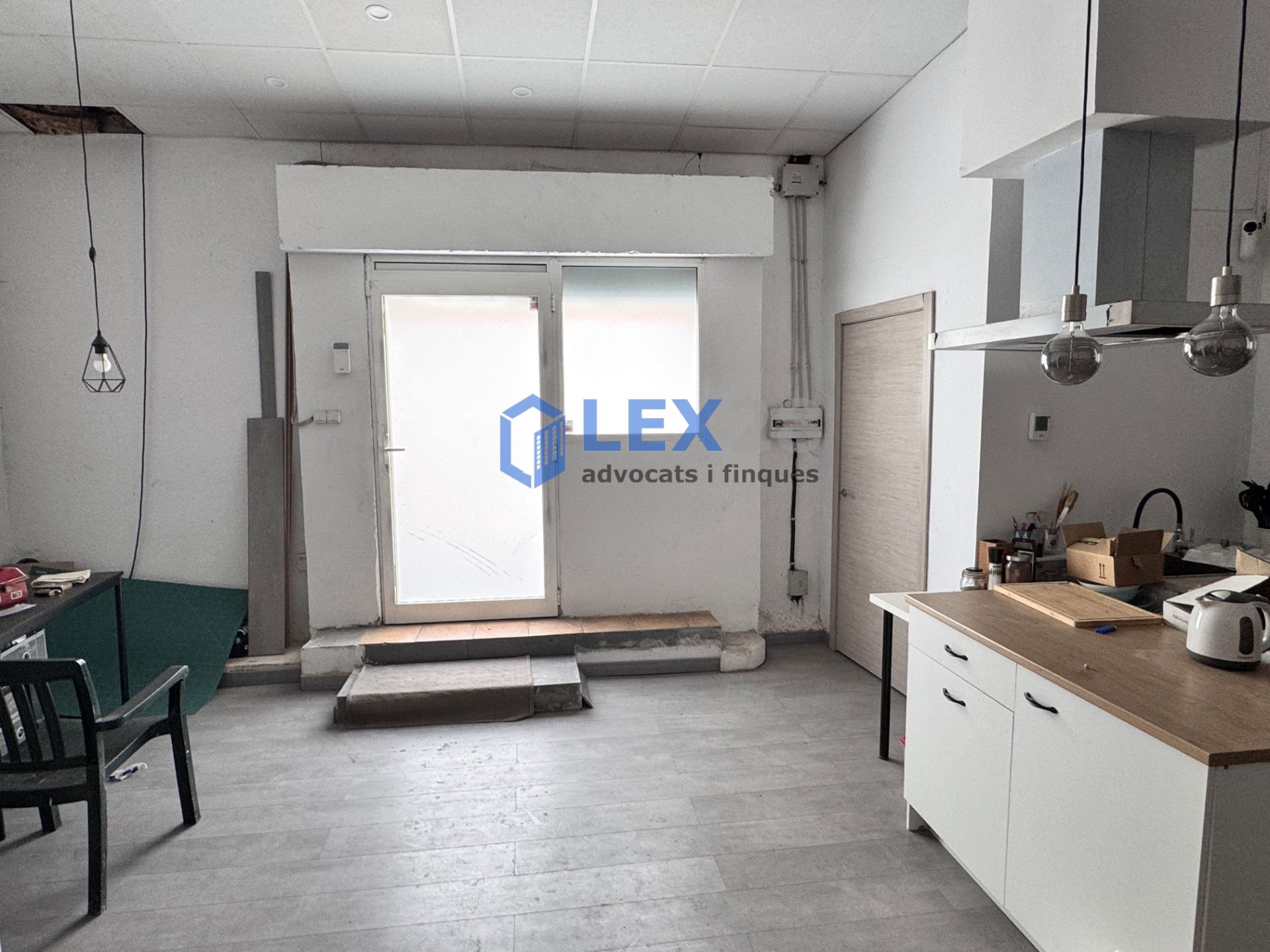 Premises for sale in  Barcelona Capital  with Parquet flooring and Alarm