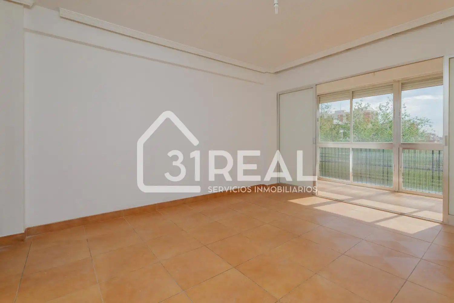 Habitación de Piso en venta en Madrid con Calefacción, Parquet y Terraza