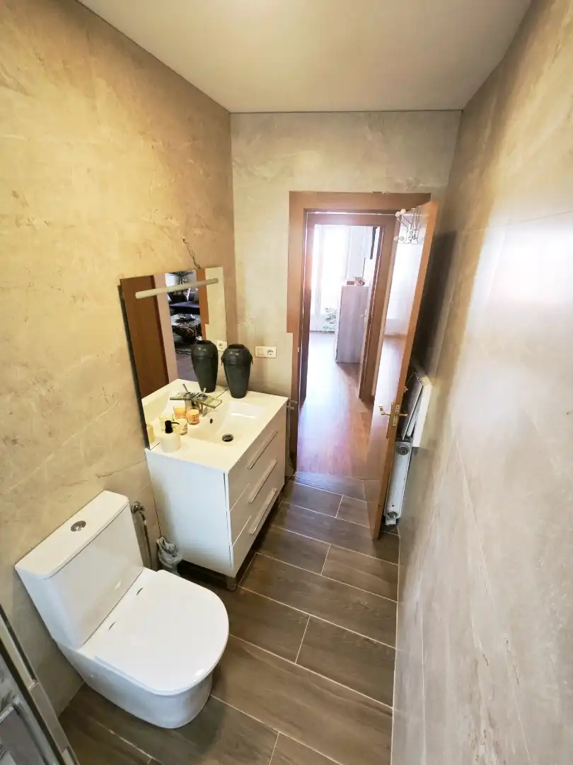 Badezimmer von Wohnung zur Miete in Salamanca Capital mit Balkon