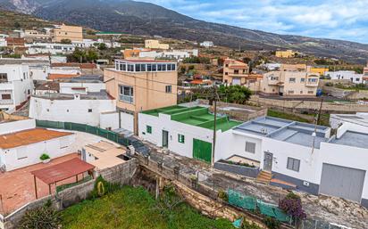 Vista exterior de Casa o xalet en venda en Arico amb Jardí privat i Traster