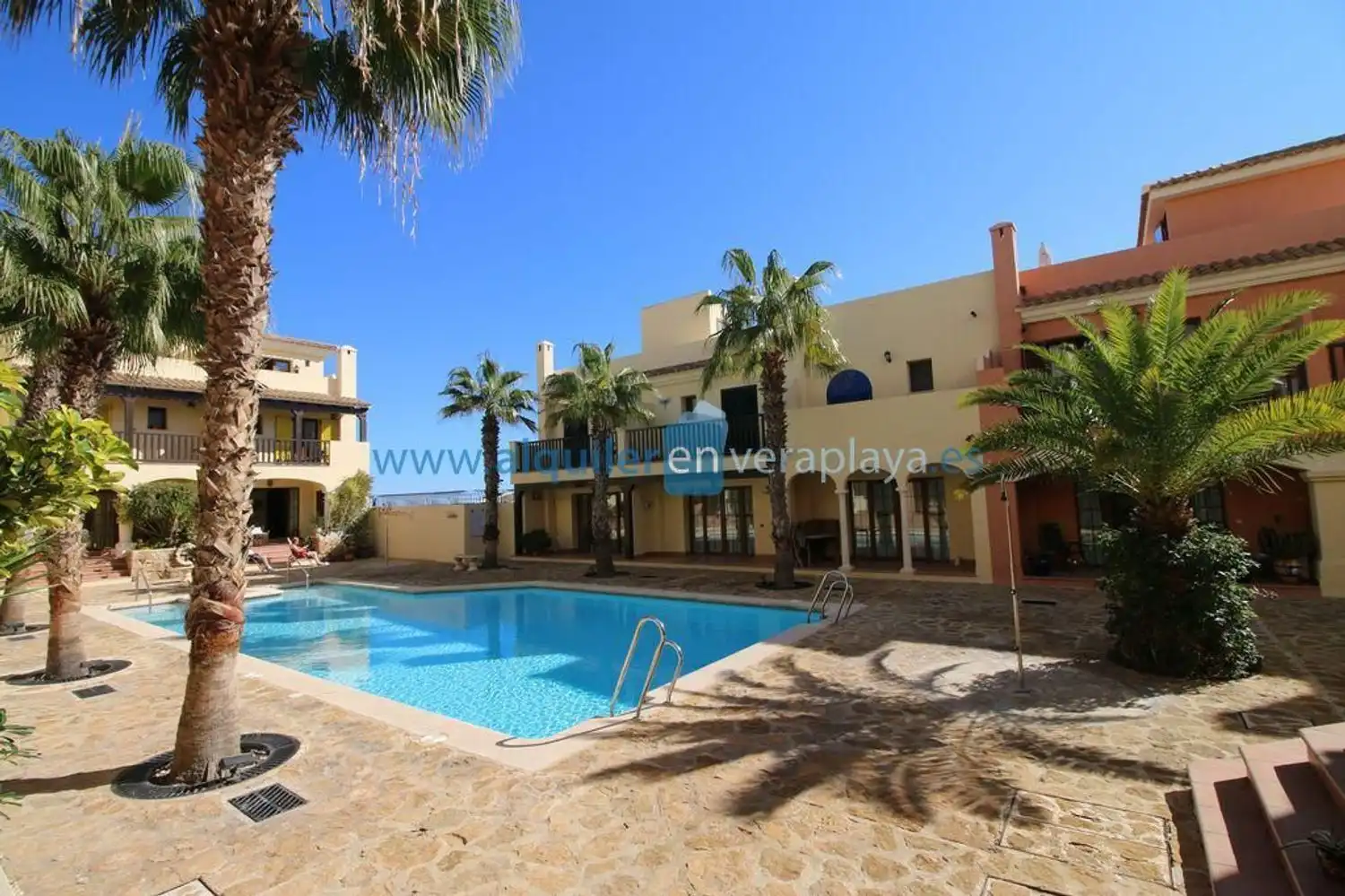 Vista exterior de Àtic en venda en Cuevas del Almanzora amb Aire condicionat, Terrassa i Piscina