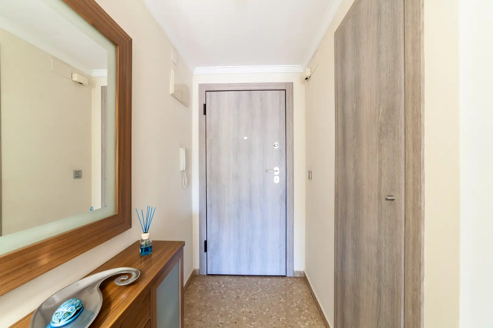 Flat for sale in Manises  with Air Conditioner, Heating and Oven