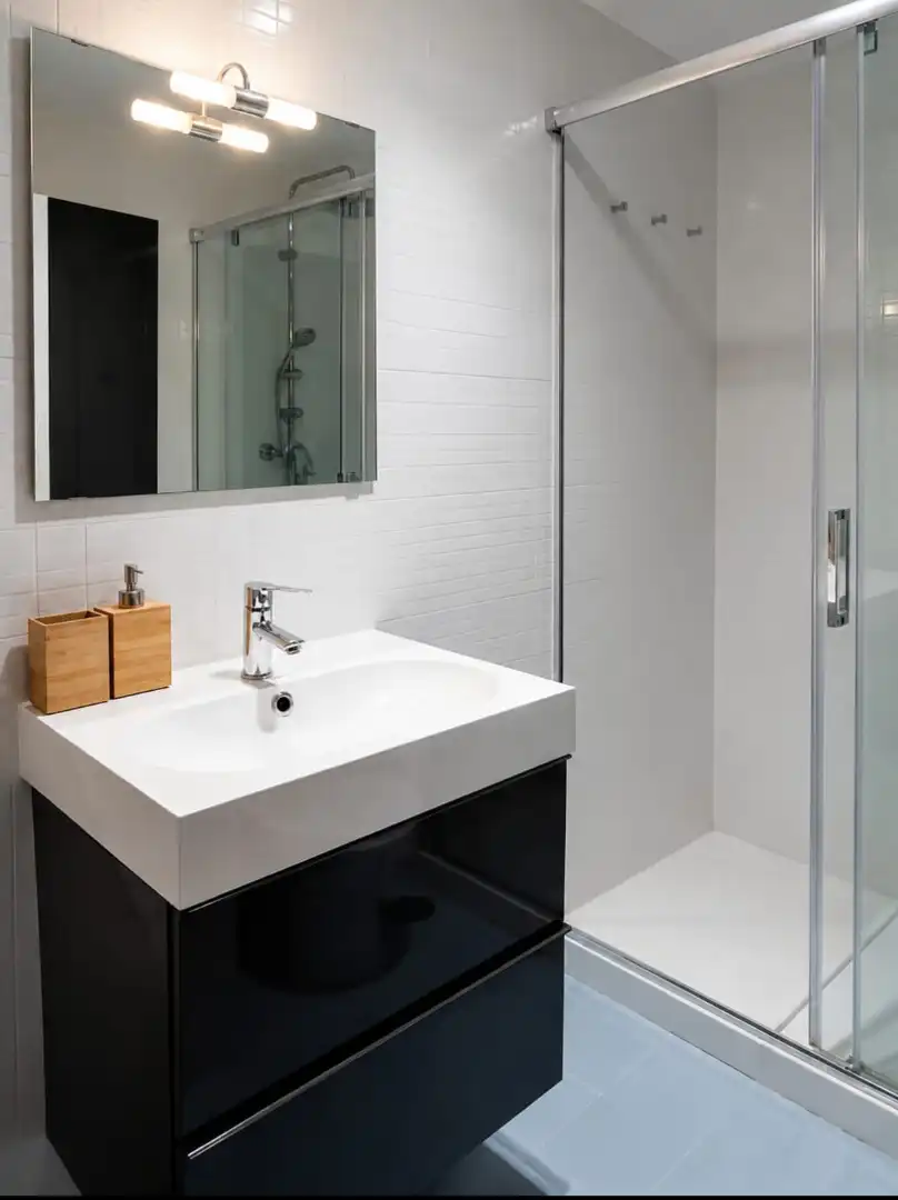 Bathroom of Flat for rent in Santiago de Compostela   with Furnished