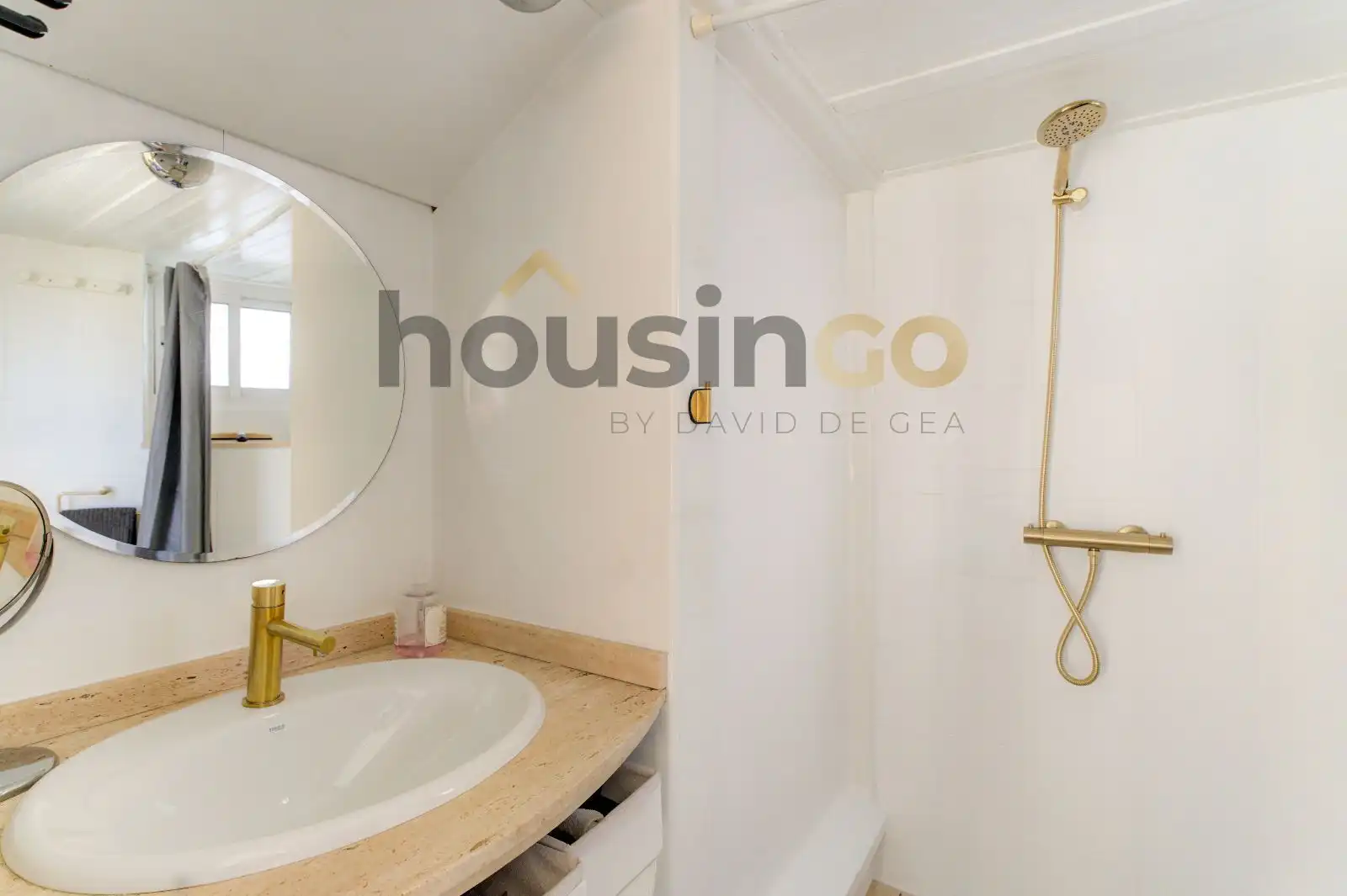 Bathroom of Attic for rent in Madrid  with Air Conditioner, Heating and Furnished