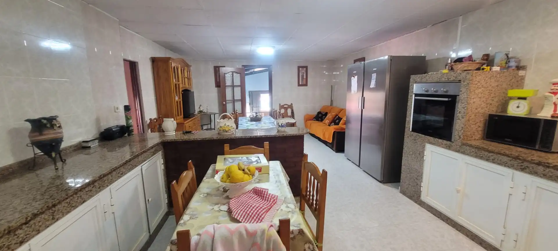 Cuina de Casa o xalet en venda en Algeciras amb Aire condicionat, Jardí privat i Terrassa