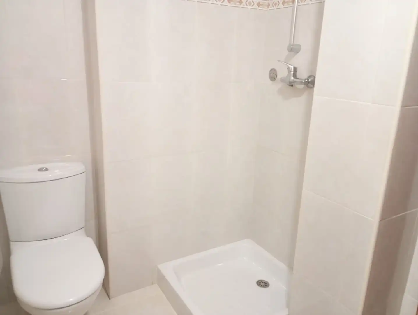 Bany de Apartament en venda en Lardero amb Calefacció, Parquet i Traster