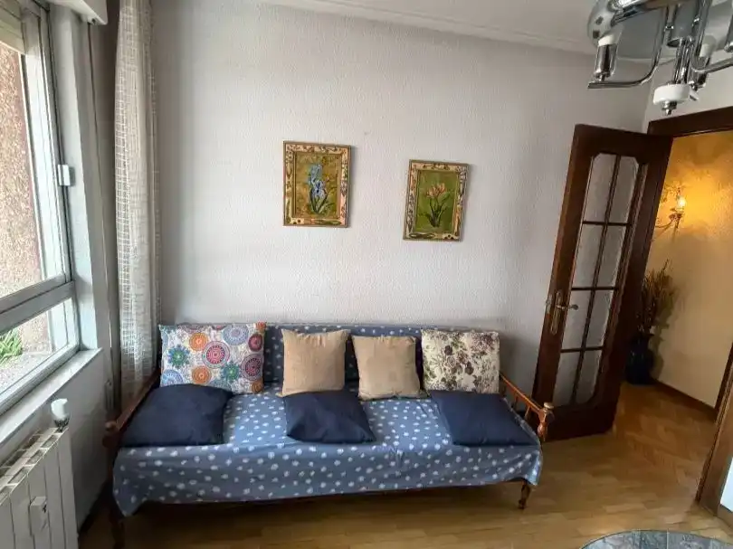 Sala d'estar de Pis en venda en León Capital  amb Parquet i Moblat