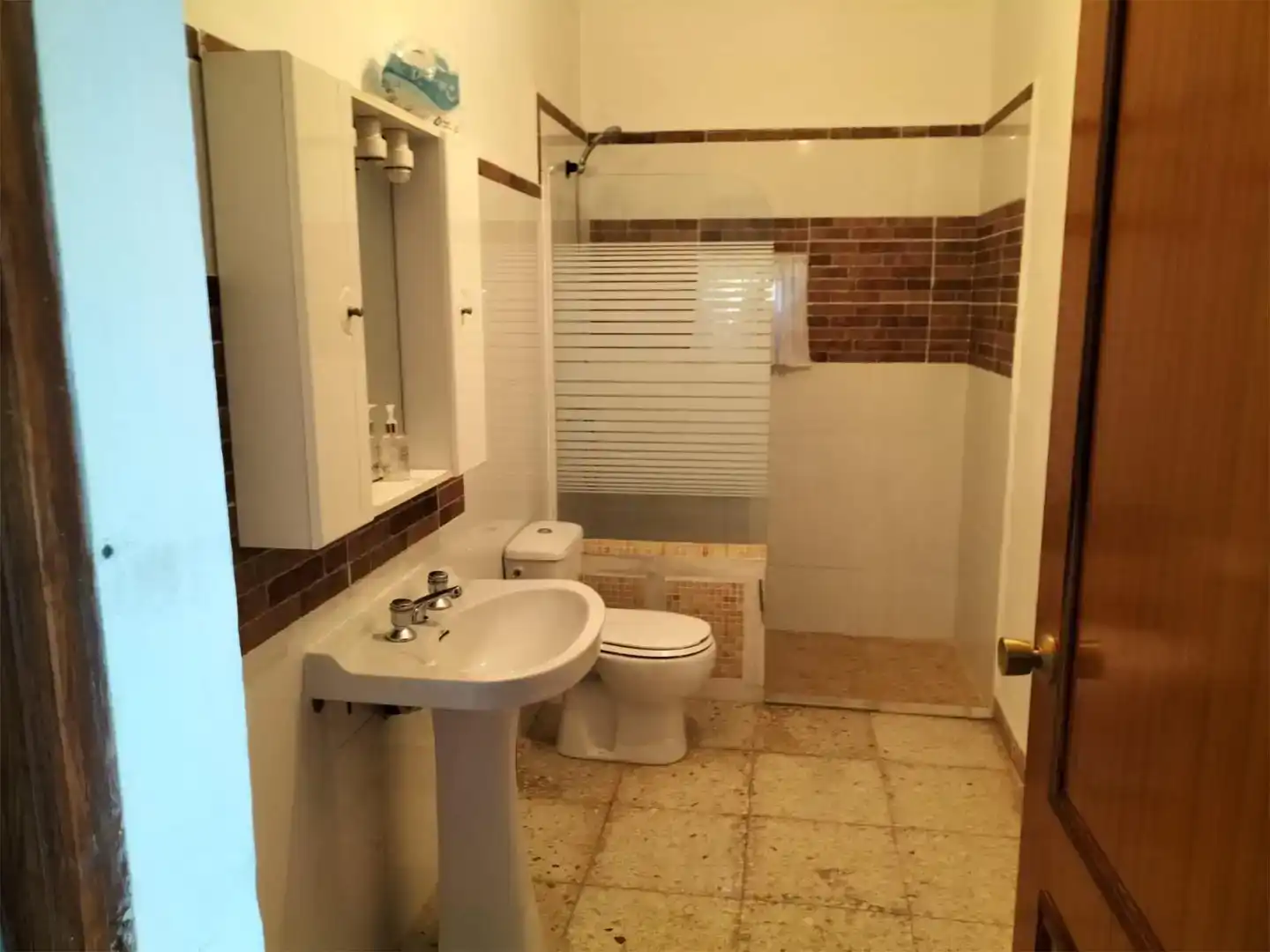 Baño de Finca rústica en venta en Baza con Jardín privado, Trastero y Amueblado