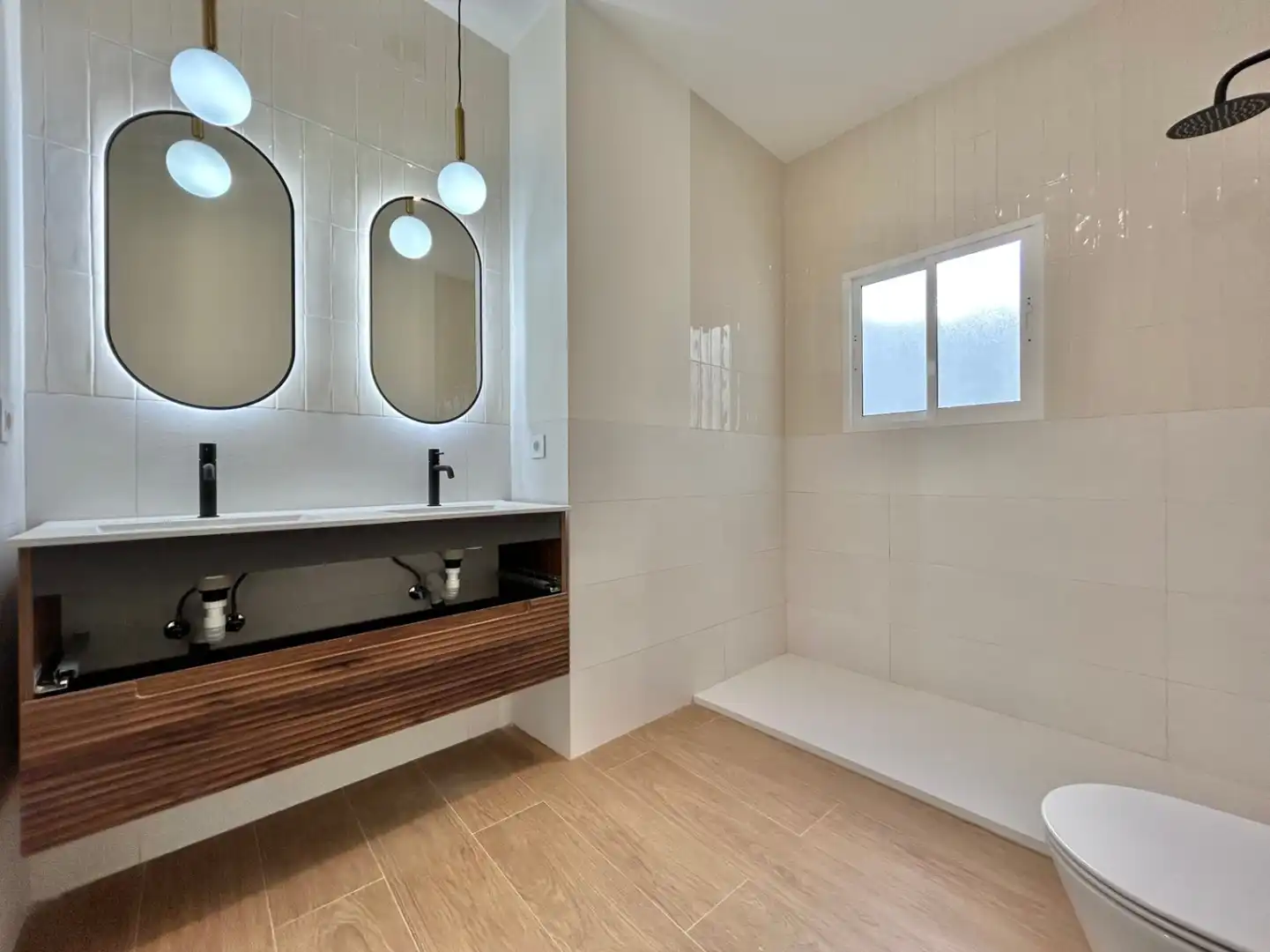 Bathroom of Apartments for sale in Málaga  with Air Conditioner, Heating and Furnished