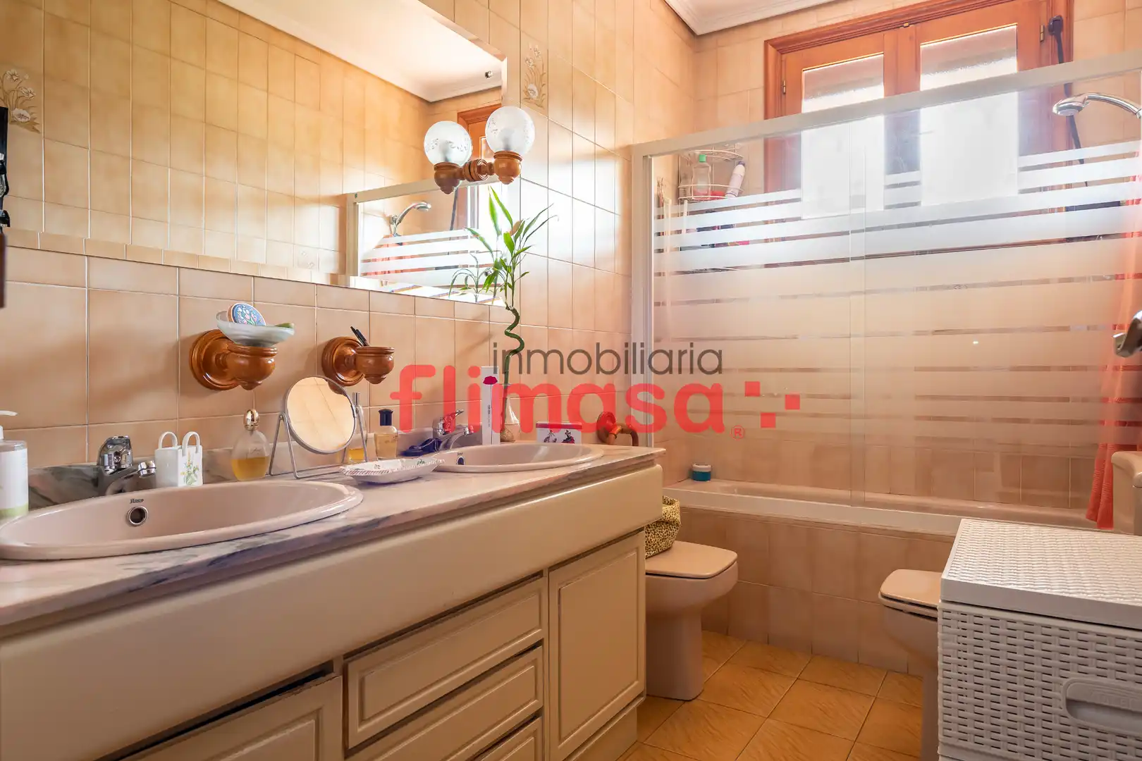 Bathroom of Houses for sale in Villaviciosa de Odón  with Air Conditioner, Heating and Private garden