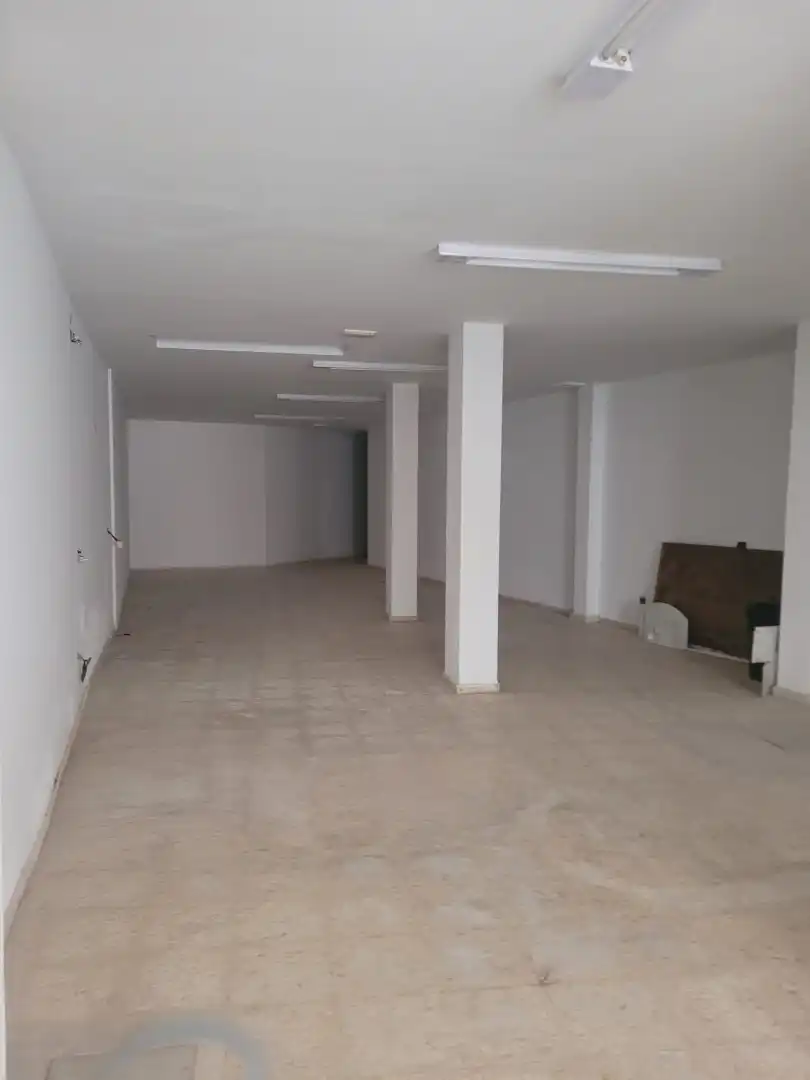 Local comercial de lloguer a Calle Santo Domingo 7, imagen 3