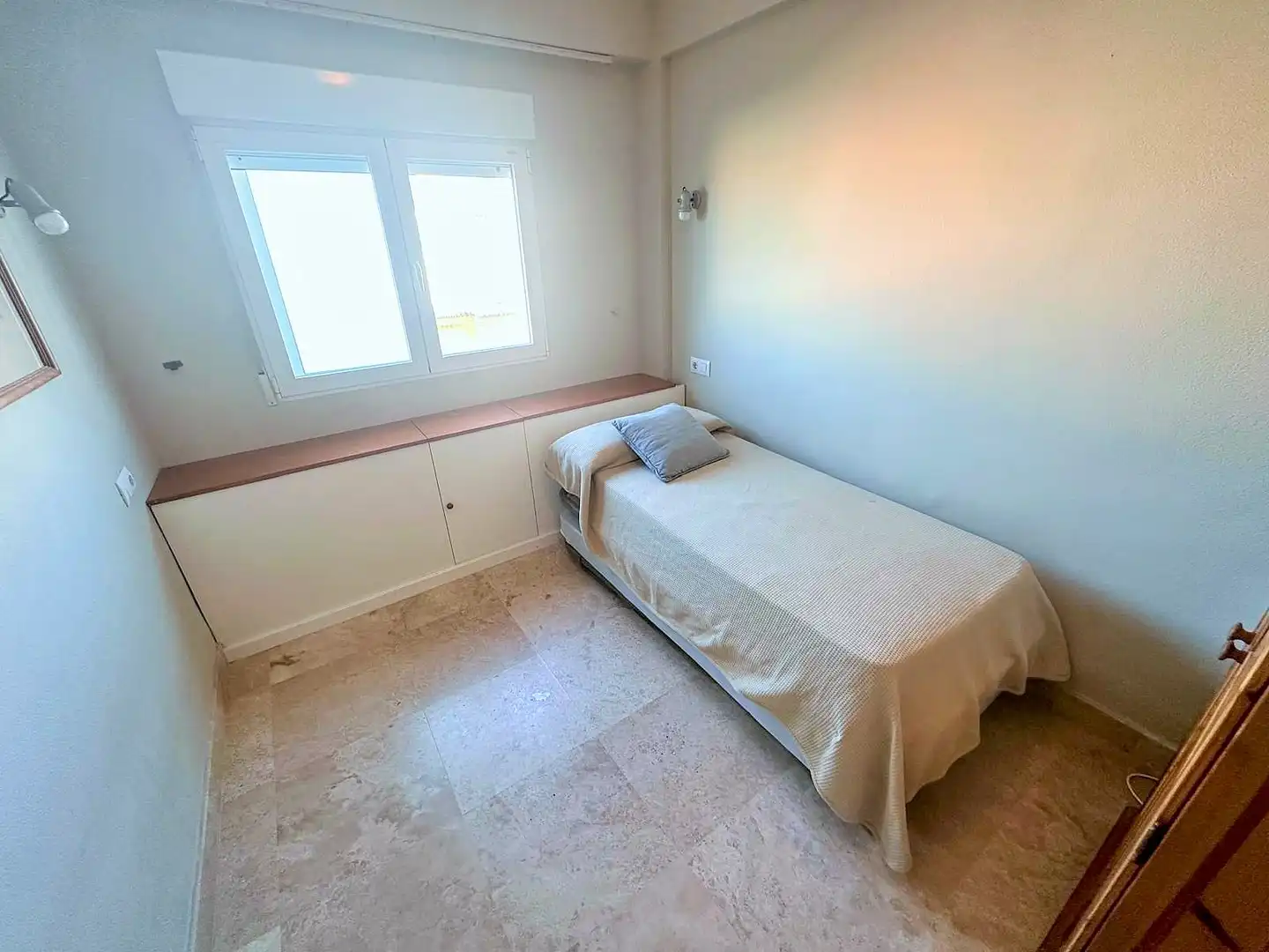 Dormitori de Apartament de lloguer en Valencia amb Calefacció, Jardí privat i Terrassa
