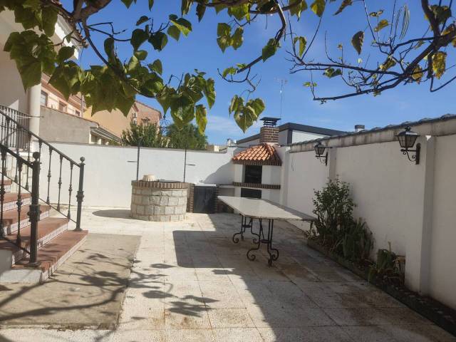 Casa-chalet en Venta en Avenida América en Magán