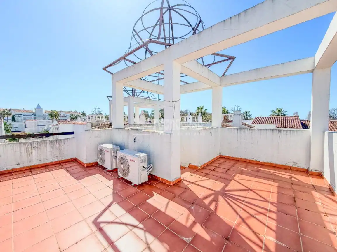 Terrasse von Einfamilien-Reihenhaus zum Verkauf in Rota mit Klimaanlage, Terrasse und Abstellraum