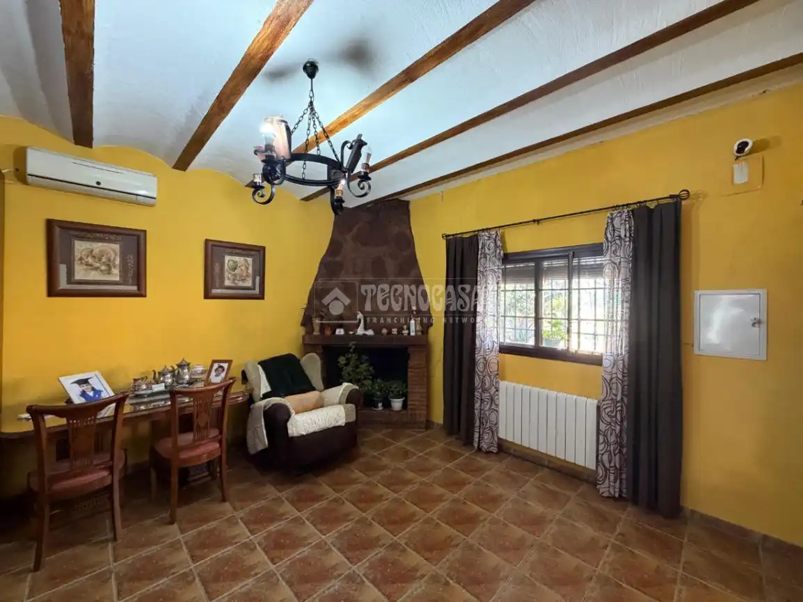 Sala d'estar de Finca rústica en venda en Villatorres amb Aire condicionat, Calefacció i Alarma