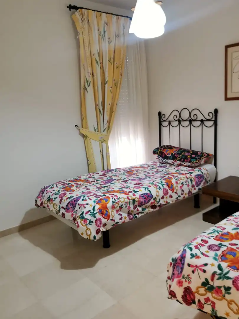Habitación de Piso de alquiler en Marbella con Aire acondicionado, Terraza y Amueblado