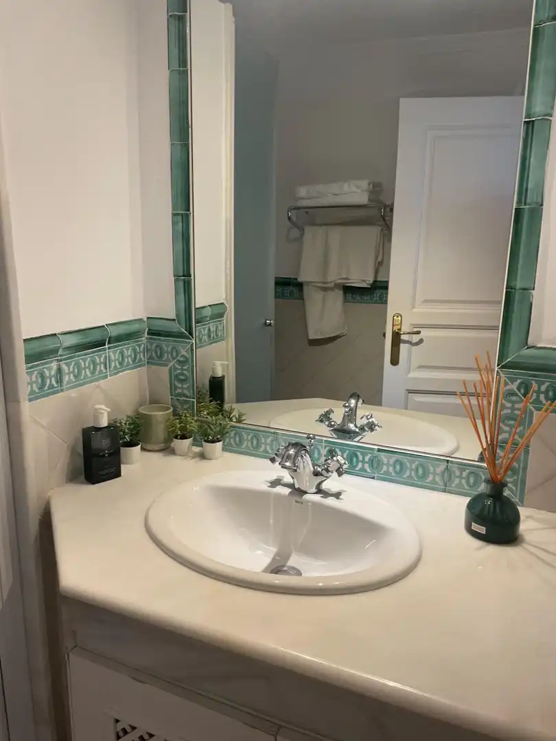 Baño de Casa adosada en venta en Benahavís con Aire acondicionado, Jardín privado y Terraza