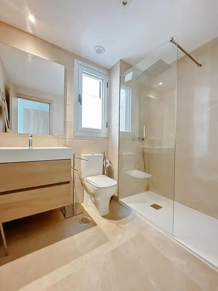 Bany de Apartament en venda en Estepona amb Aire condicionat, Calefacció i Terrassa