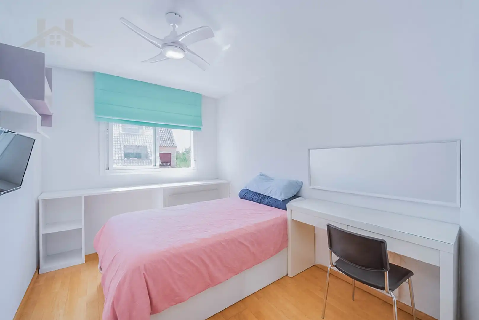 Habitación de Casa adosada en venta en Parla con Calefacción y Terraza