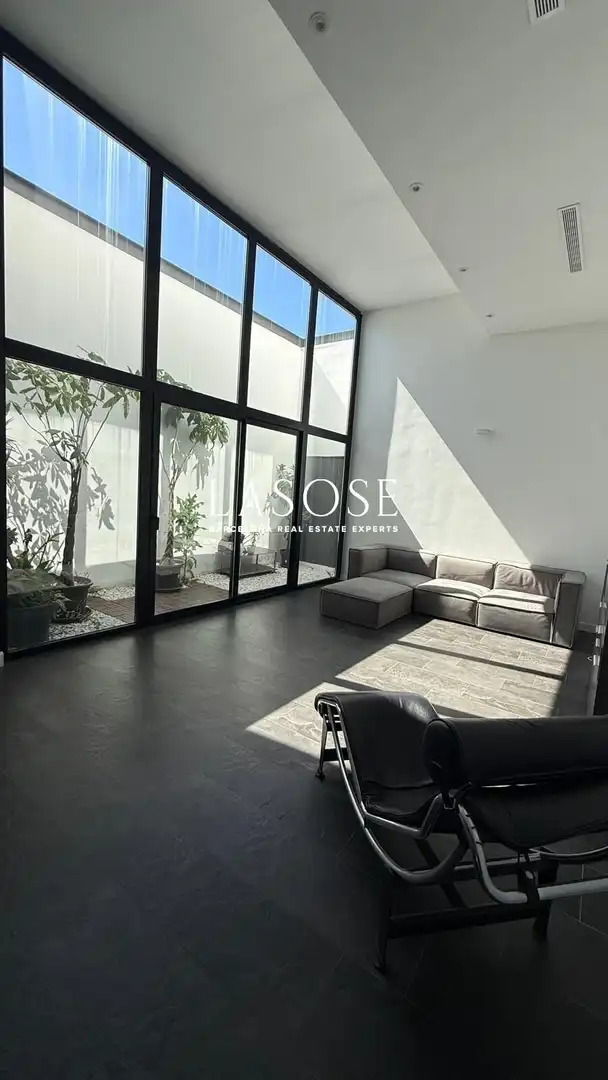 Sala d'estar de Casa o xalet en venda en Barcelona amb Aire condicionat, Calefacció i Terrassa
