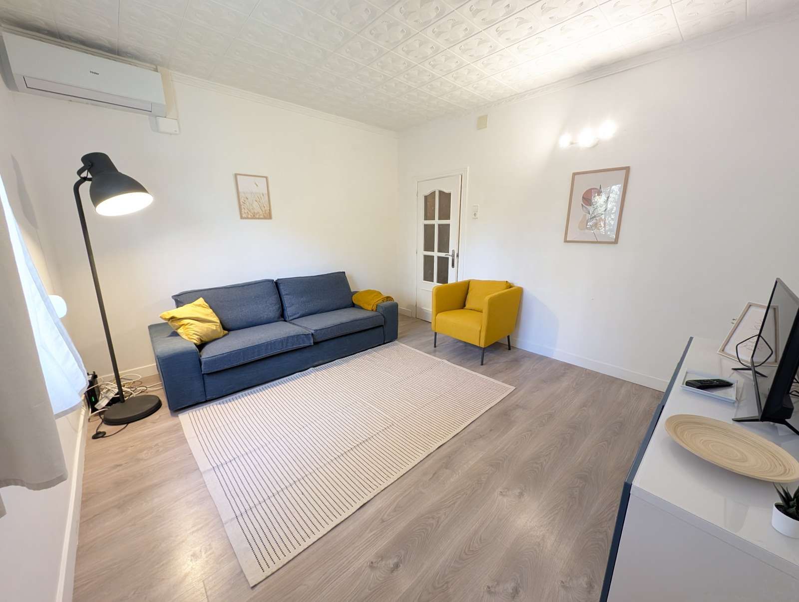 Living room of Apartment to share in  Barcelona Capital  with Air Conditioner and Terrace