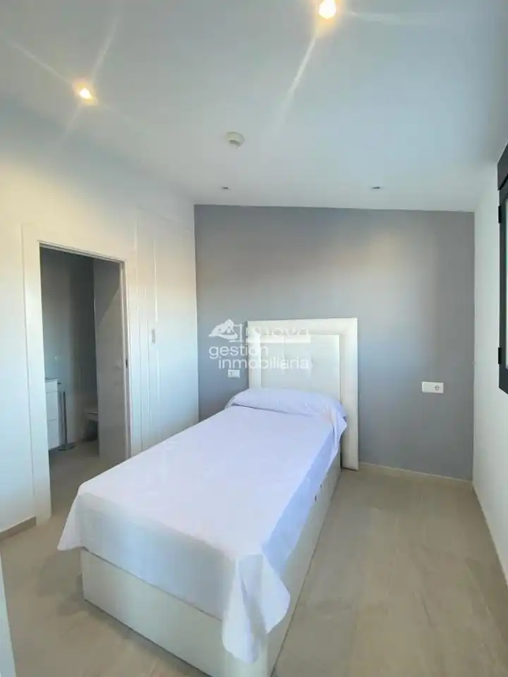 Dormitori de Casa o xalet de lloguer en Segovia amb Calefacció, Terrassa i Moblat