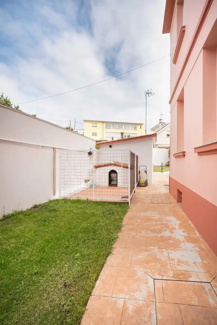 Vista exterior de Casa o chalet en venta en A Coruña Capital  con Calefacción, Jardín privado y Parquet