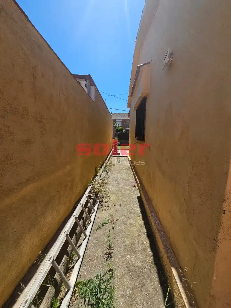 Exterior view of Houses for sale in Rubí  with Private garden, Terrace and Storage room
