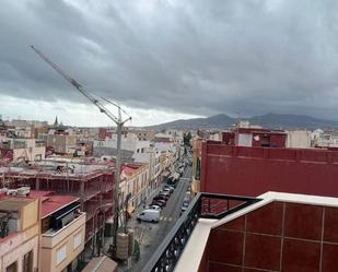 Außenansicht von Wohnungen miete in  Melilla Capital mit Terrasse, Möbliert und Waschmaschine