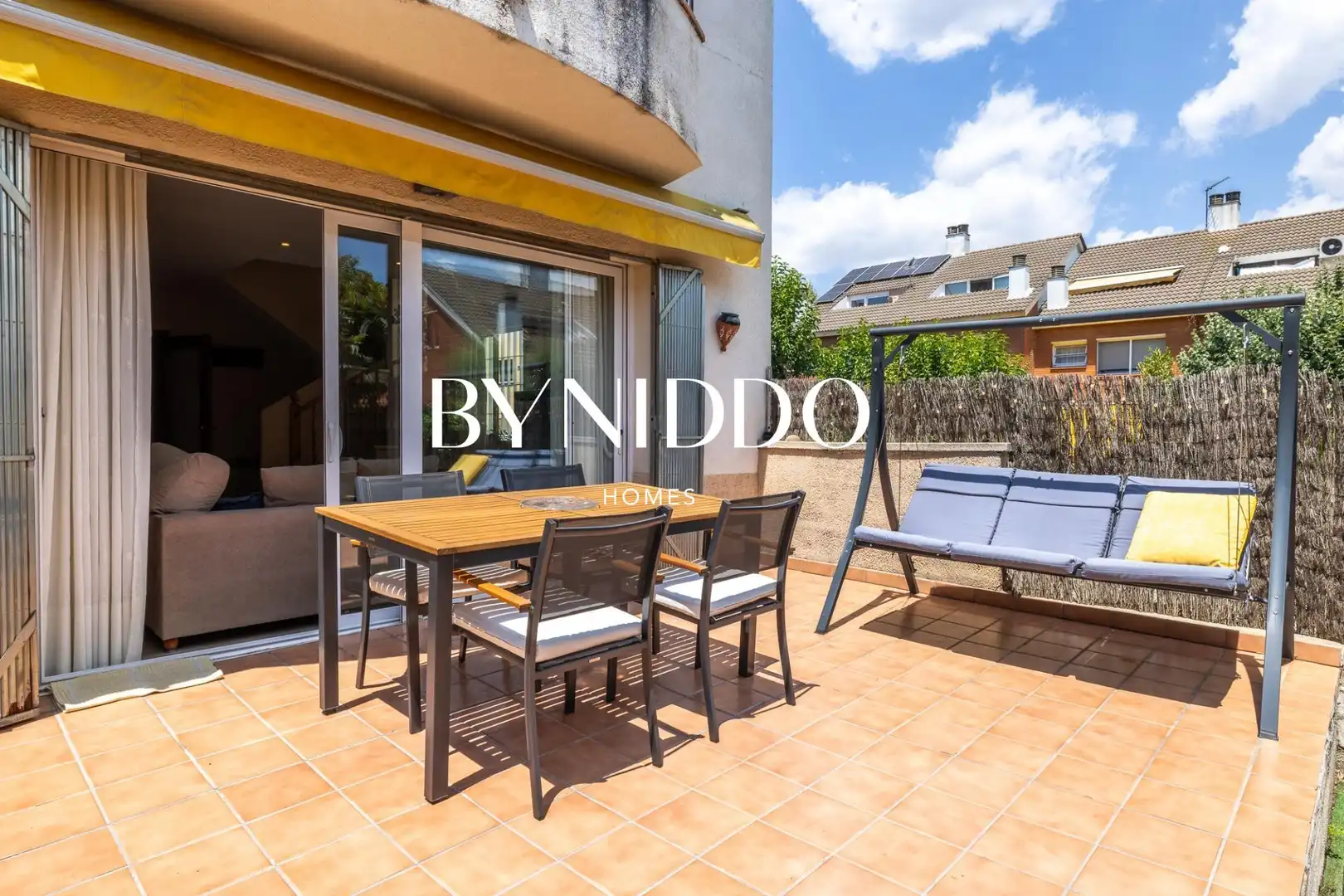 Terraza de Casa adosada en venta en Sant Cugat del Vallès con Aire acondicionado, Calefacción y Jardín privado