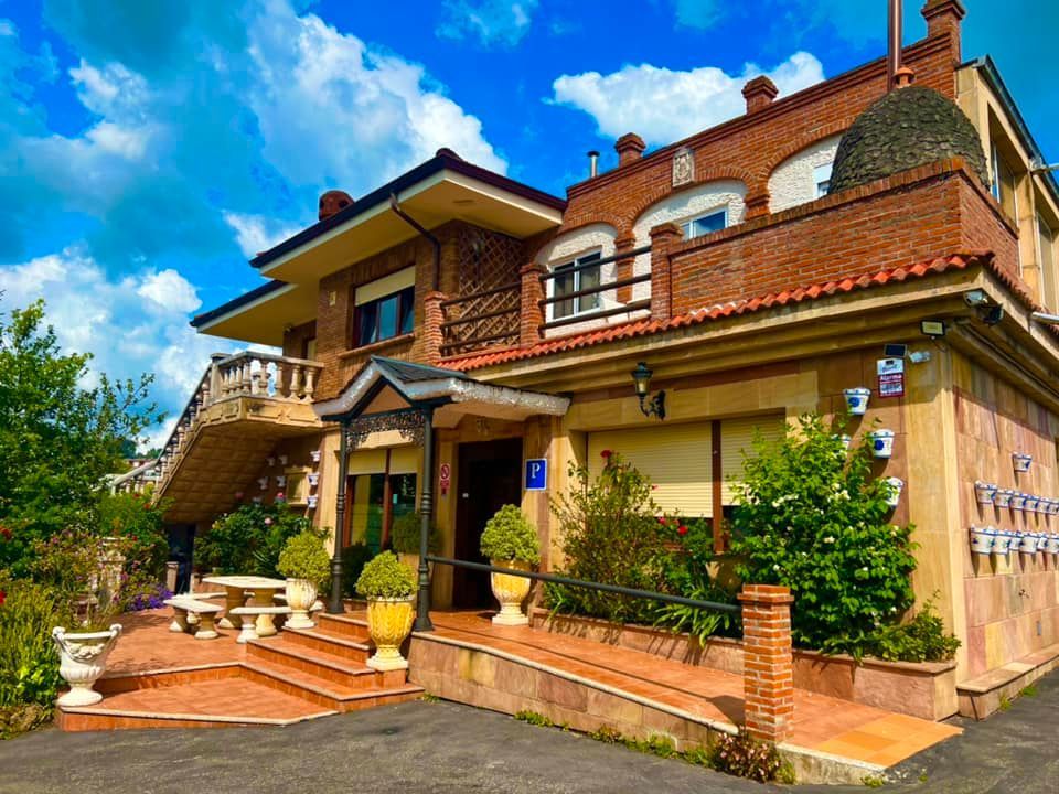 Exterior view of Building for sale in Camargo