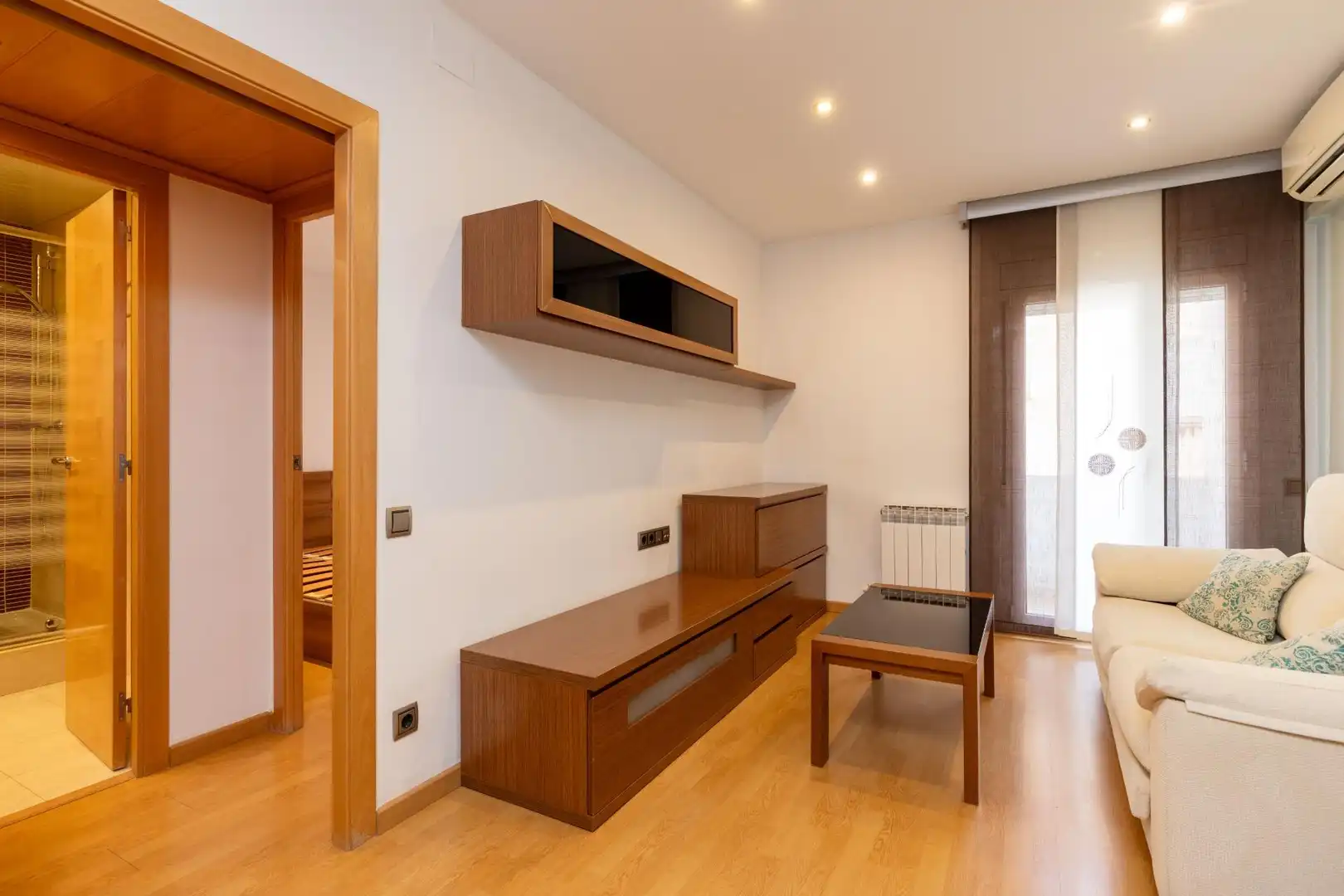 Living room of Flat for sale in Barcelona  with Air Conditioner, Heating and Parquet flooring