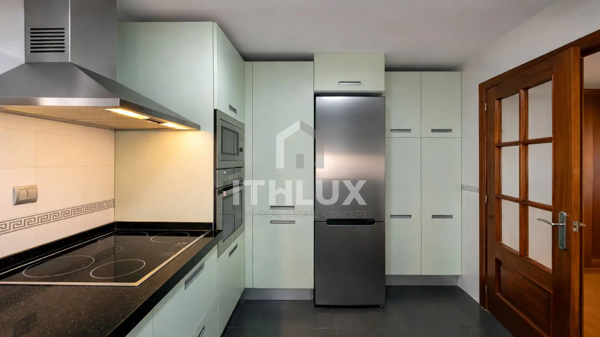 Kitchen of Flat for sale in Sevilla  with Air Conditioner and Terrace