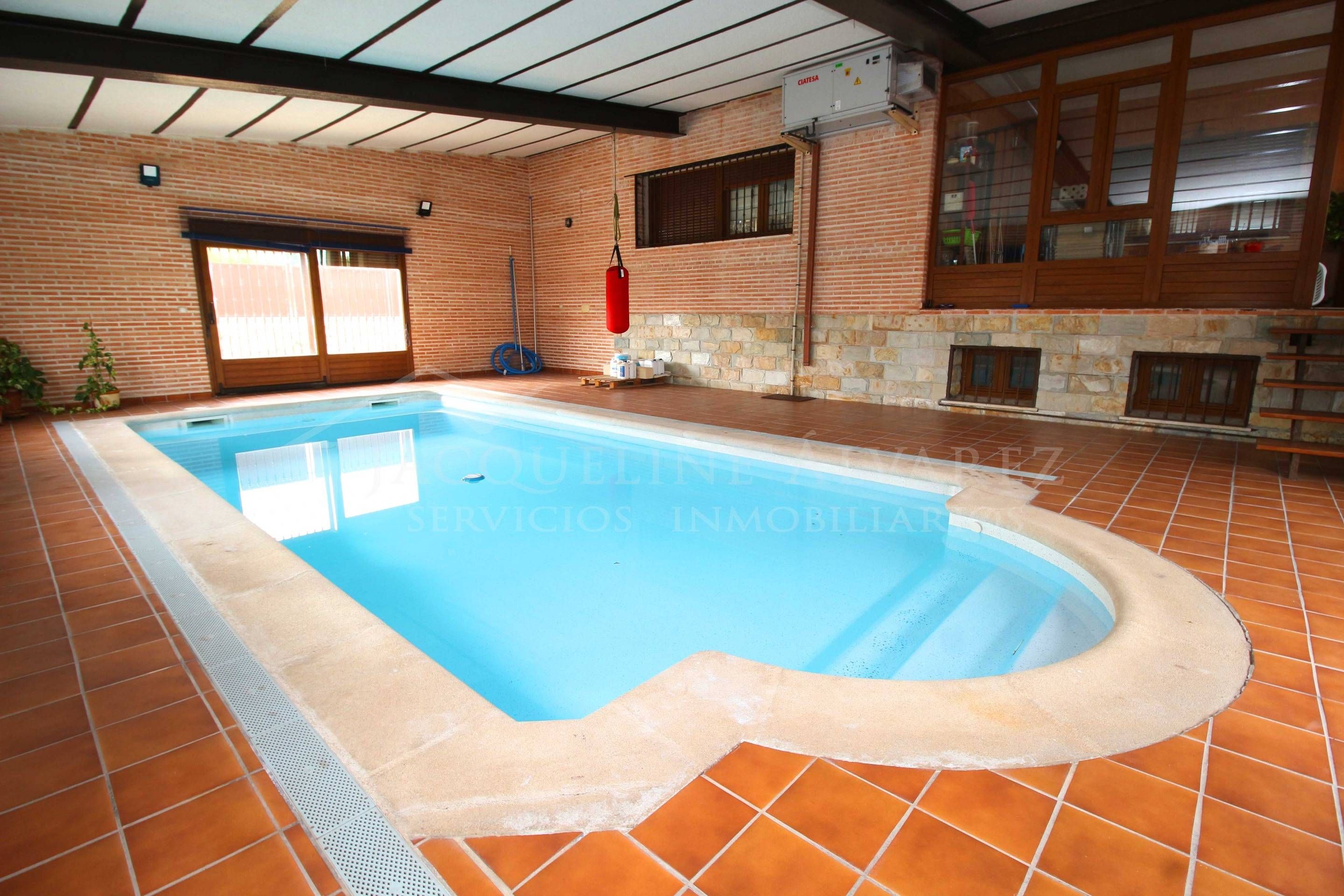 Swimming pool of House or chalet for sale in Yeles  with Heating, Private garden and Swimming Pool