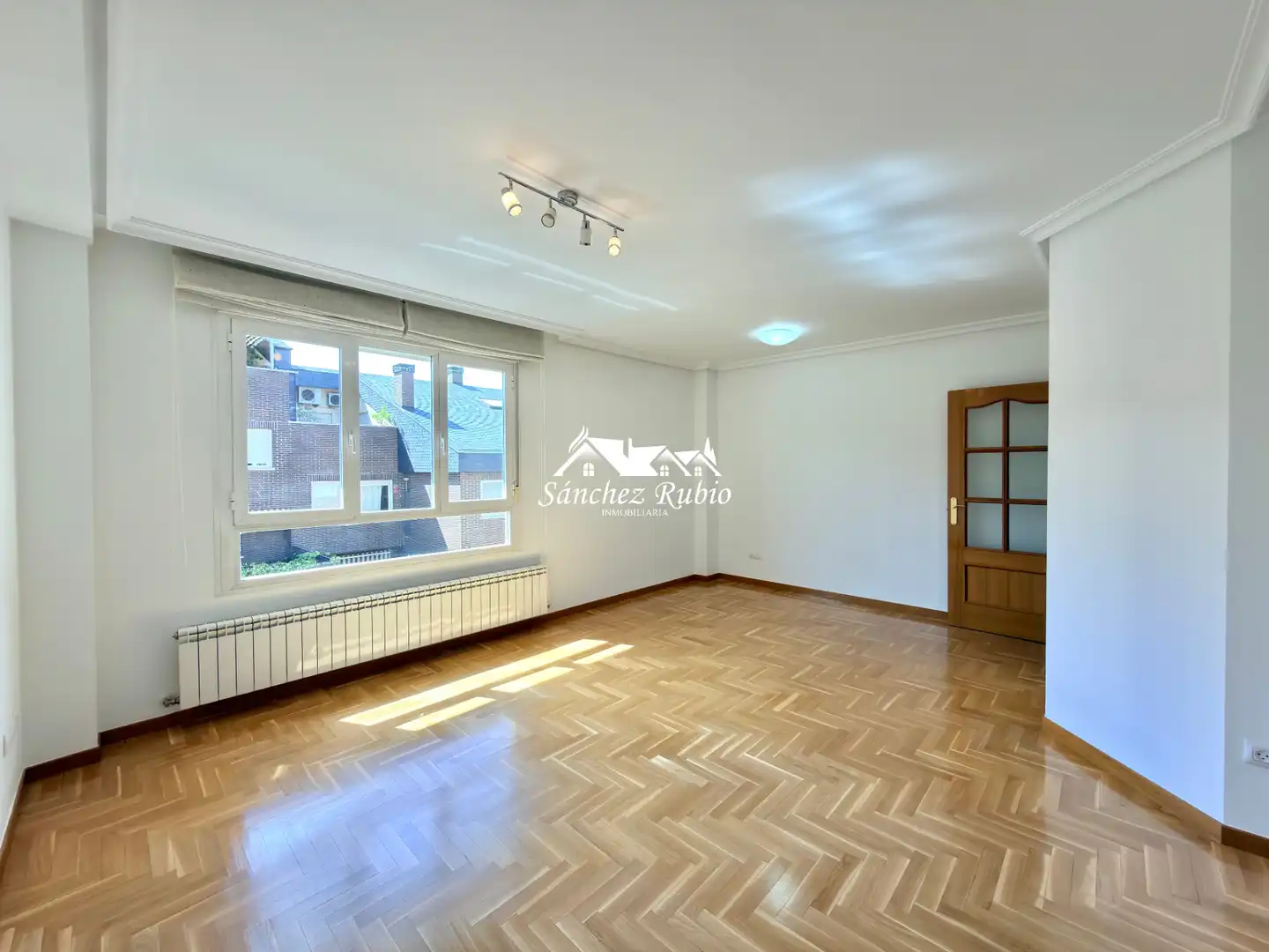 Sala d'estar de Dúplex de lloguer en Torrelodones amb Aire condicionat, Calefacció i Jardí privat