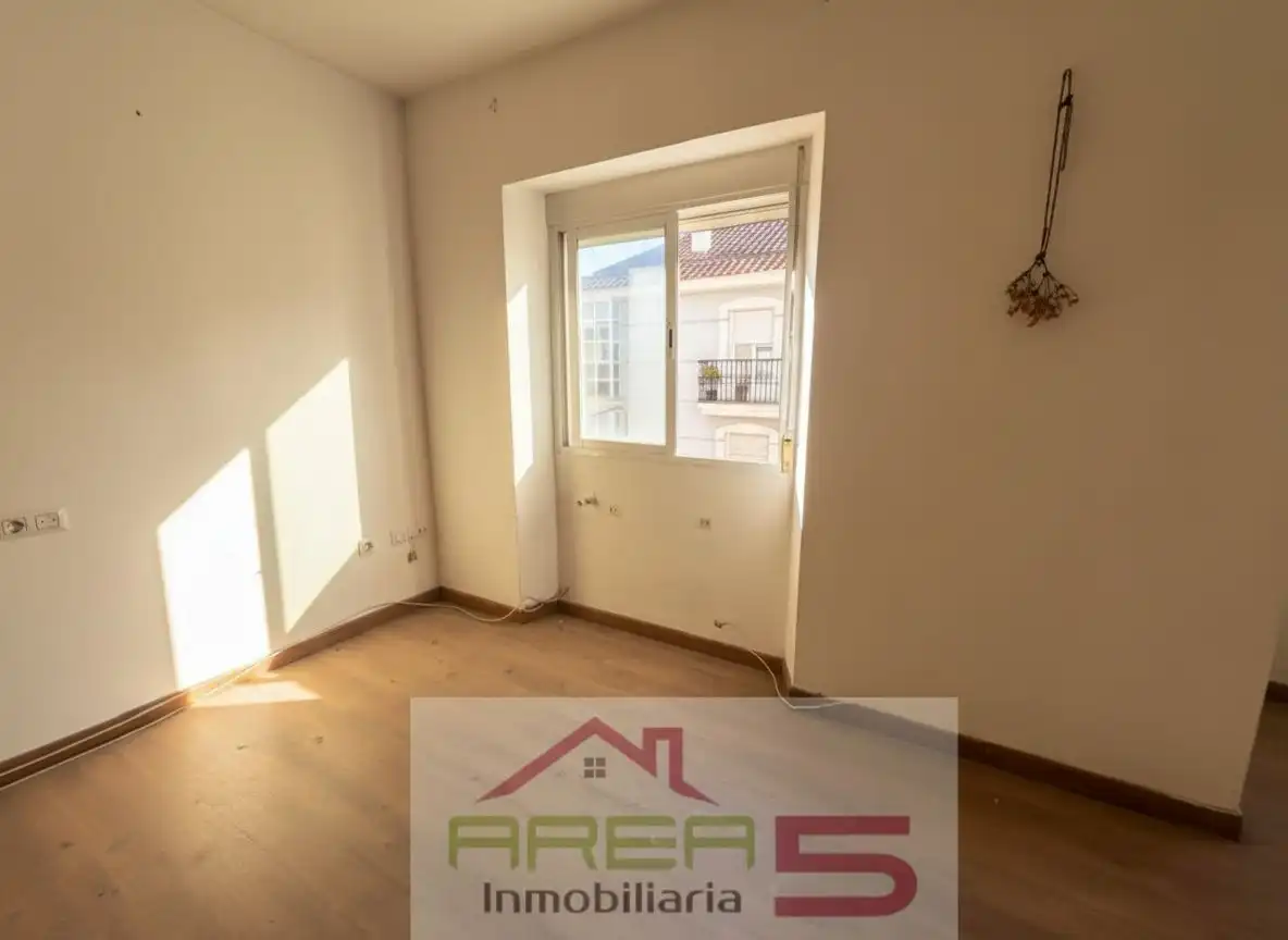 Habitación de Piso en venta en Villanueva de la Serena con Parquet, Terraza y Balcón