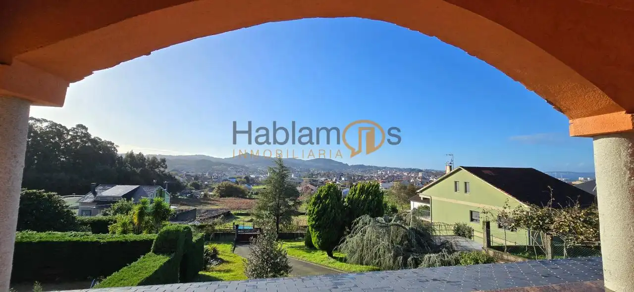 Vista exterior de Casa o xalet en venda en Vilagarcía de Arousa amb Calefacció, Jardí privat i Terrassa
