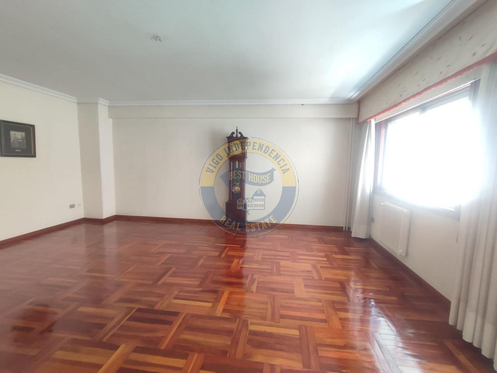 Pis en venda en Vigo  amb Calefacció, Parquet i Traster