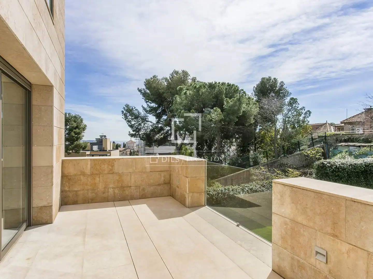 Terrassa de Casa o xalet en venda en Barcelona amb Aire condicionat, Calefacció i Jardí privat