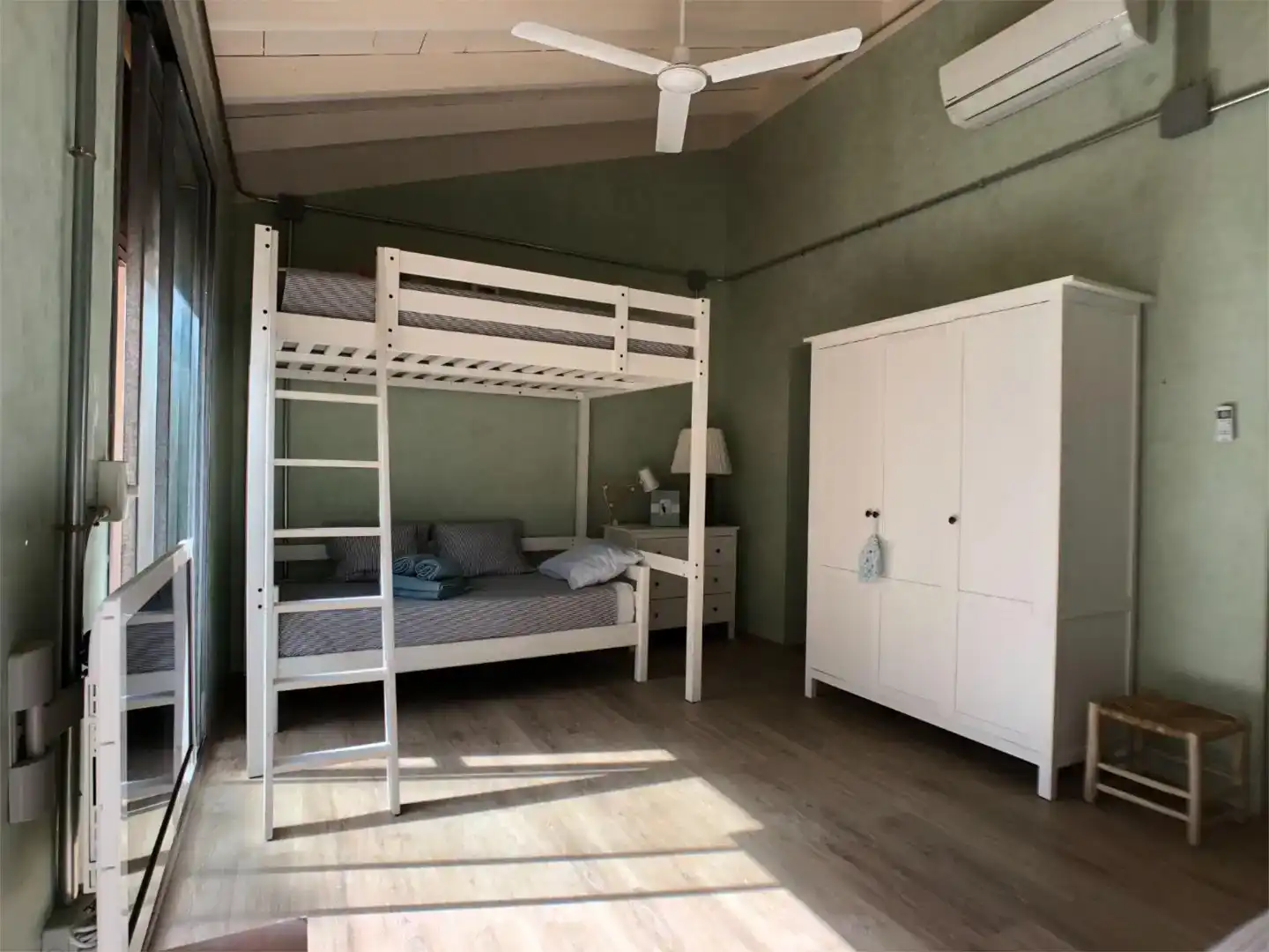 Schlafzimmer von Wohnung zur Miete in Jávea / Xàbia mit Klimaanlage und Balkon